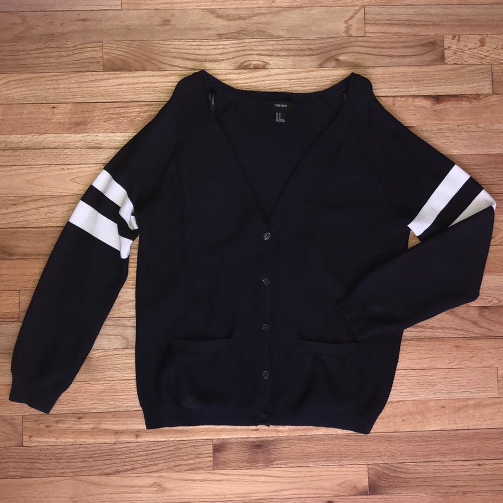 EUC Forever 21 navy blue varsity style sweater M